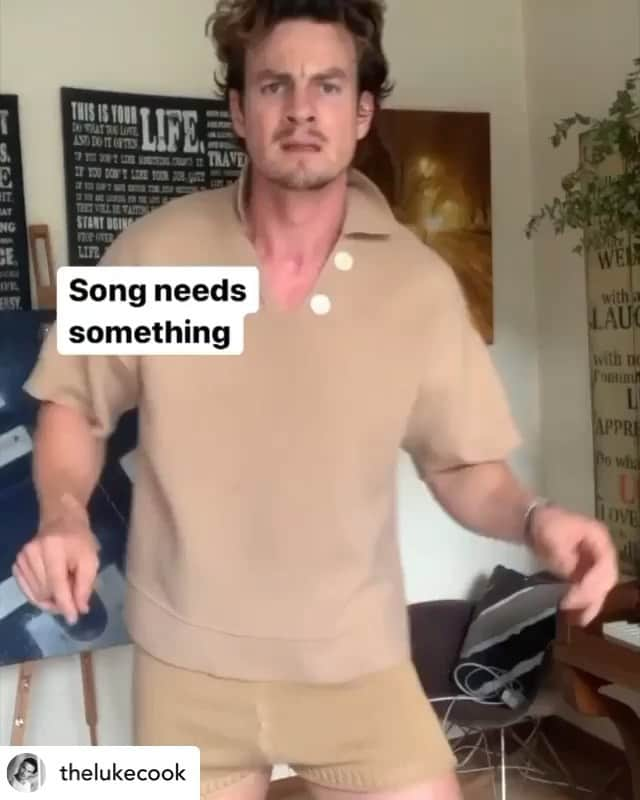 ザッカリー・リーヴァイのインスタグラム：「Needed a laugh, and @thelukecook comes in with another banger. Hallelujah. 🙏  Posted @withregram • @thelukecook Evelyn Champagne King 4eva. • • • Thanks to everyone who responded to my story. I’ve read all the msgs and love all the love, glad some of you connected to it. Xx」