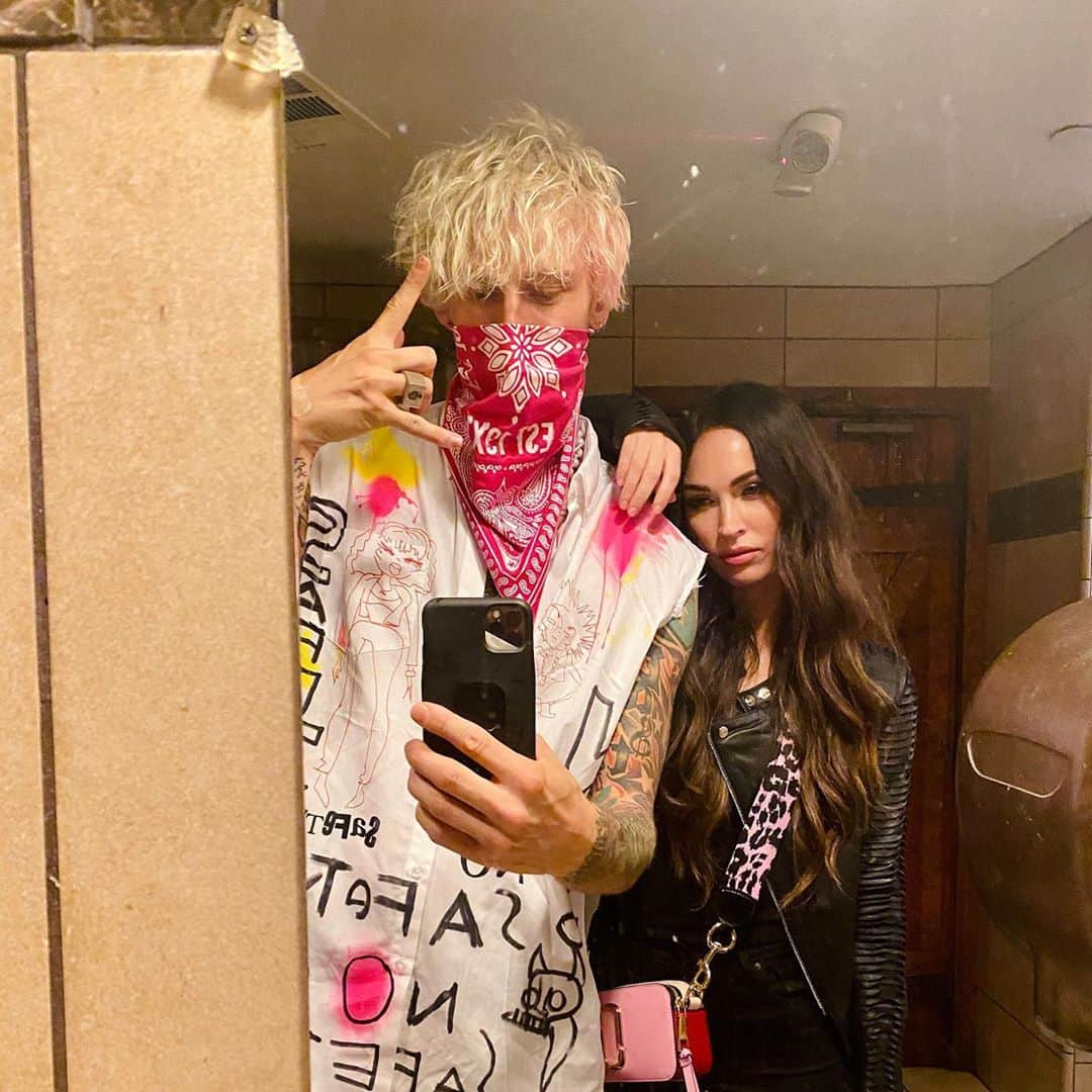 Young Gunnerさんのインスタグラム写真 - (Young GunnerInstagram)「happy boy 🥳 #TicketsToMyDownfall OUT NOW」9月26日 9時34分 - machinegunkelly