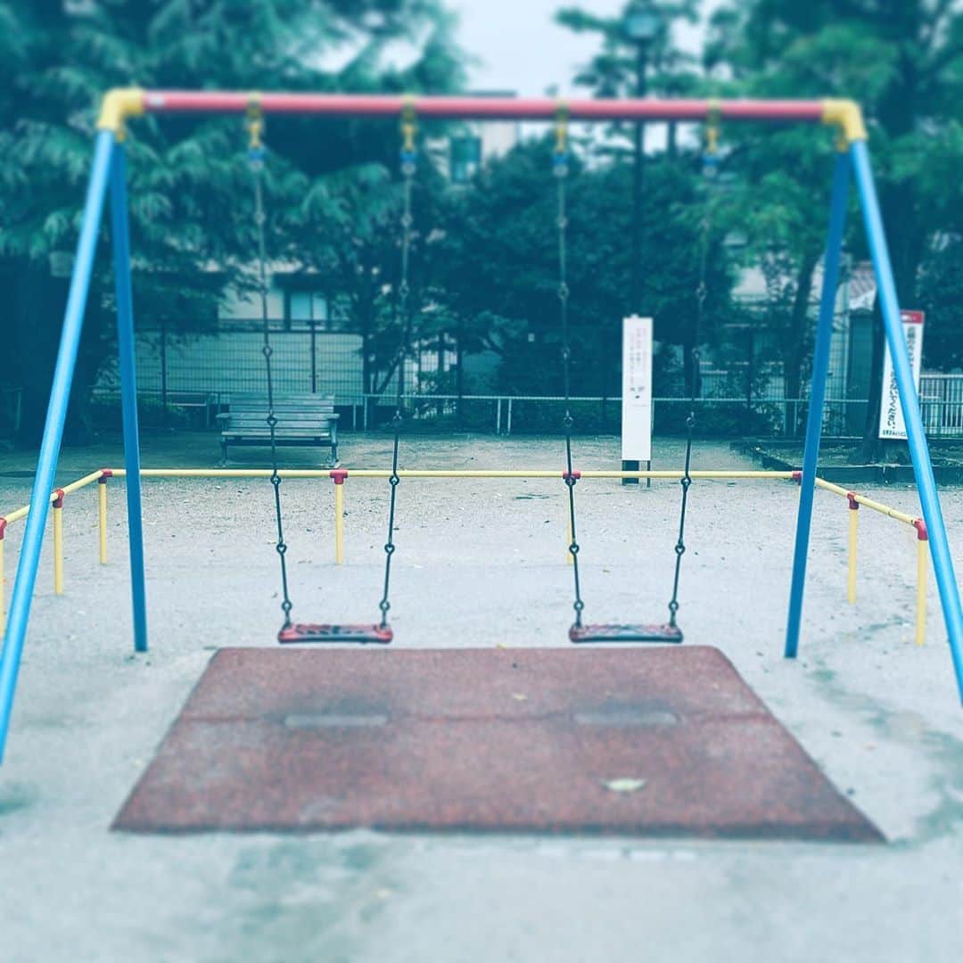 中野敬久さんのインスタグラム写真 - (中野敬久Instagram)「#itsnot #thatpark #あの公園 #ではない #ブランコ」9月26日 9時37分 - hirohisanakano