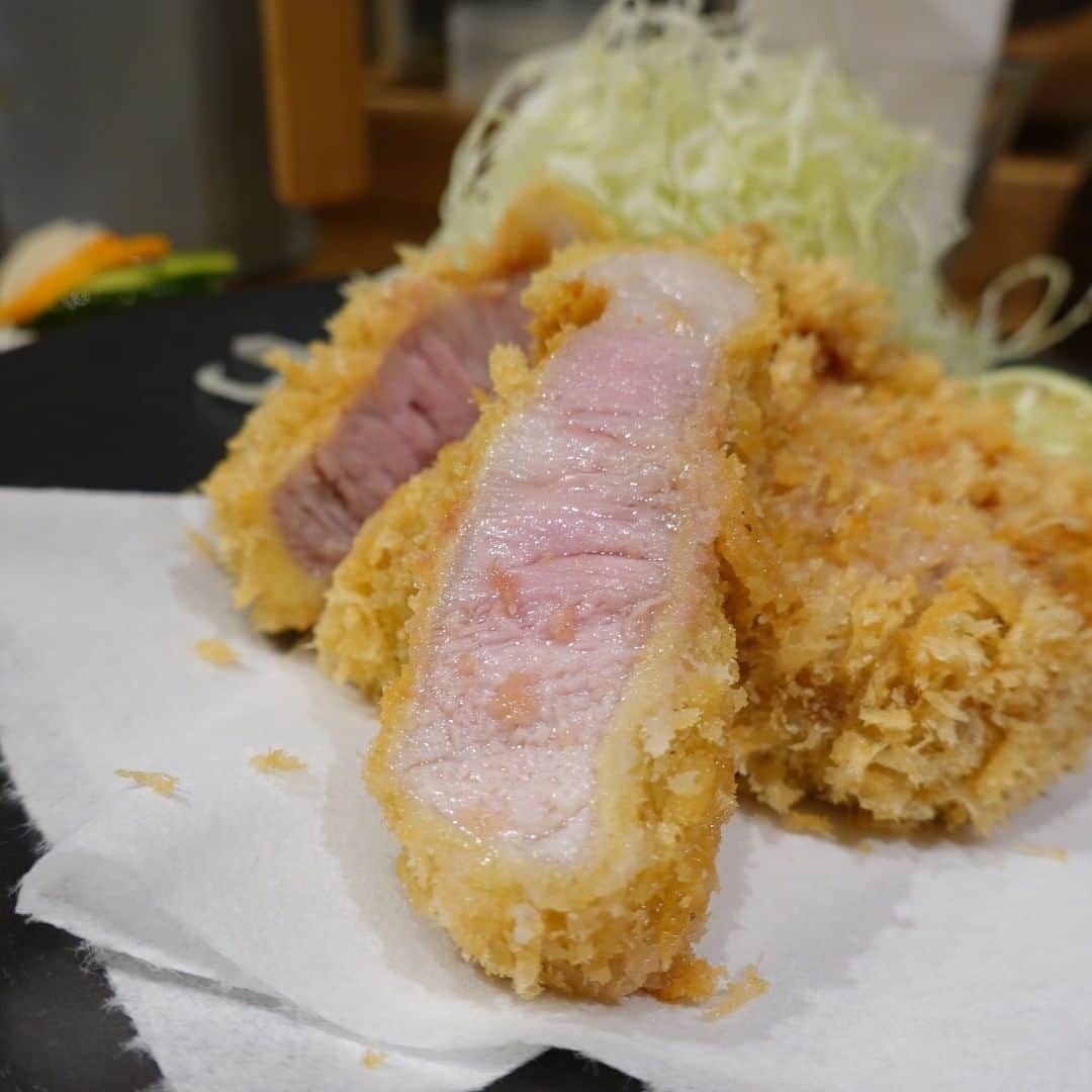 うどんが主食のインスタグラム：「#とんかつ #けい太 　#トンカツ #ロース #ヒレ　#和食　#東京　#西荻窪　#豚 　#鹿児島　#washoku #六白黒豚 #fashion #good #nice #amazing #beauty #muse #japan #japanese #tokyo #pork #usa #wonderful #instagram #sushi #ramen　#iapanesefood　#awesome　#bbq」