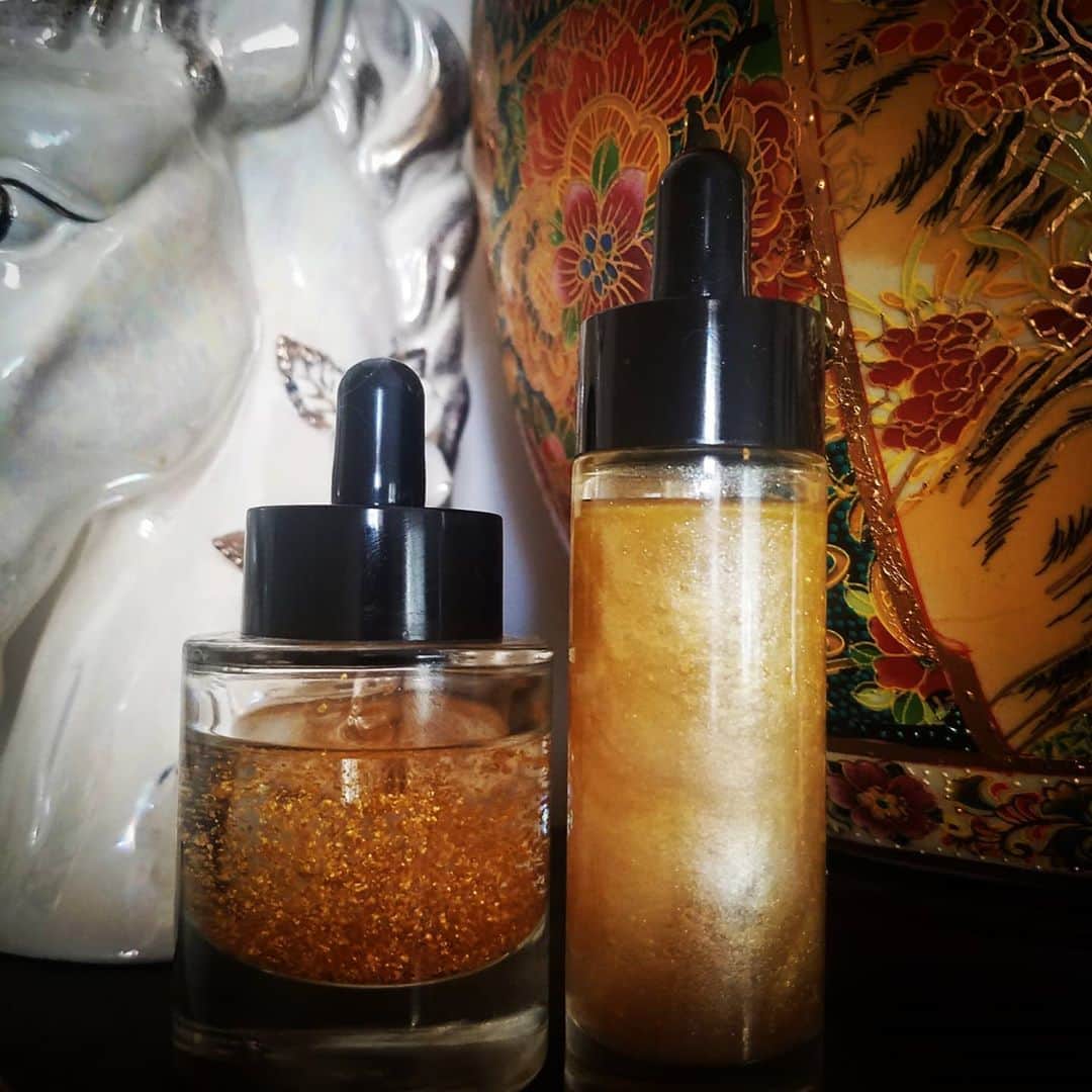 のインスタグラム：「GASOLINE GLAMOUR X SCORPION +  NEW GASOLINEGLAMOUR.COM LAUNCHING 2021  SCORPION GLOW SCORPION GOLD #ORGANIC #ORGANICSKINCARE #VEGAN #VEGANSKINCARE #CLEANSKINCARE #GREENBEAUTY #CRUELTYFREE #ECOBEAUTY #NONTOXIC #CANDLES  #PERFUME #SKINCARE  #EMPIRE #IDONTQUIT #BURYYOURDOUBTS #OFTENIMITATEDNEVERDUPLICATED #WOMAN #FIGHTER #TRUEGRIT  #TRYME  #THEONLYLAWISSURVIVAL #PLAYFORBLOOD #DONTTAKEANYSHIT  #LOVERULES #RAREFIND #THEONEYOUFEED  #GASOLINEGLAMOUR #GASOLINEGLAMOURXSCORPION #SCORPIONPOWER 🦂🖤👑♠️⚡💎 GUTSY POWERFUL HONEST CLEAN CRUELTY FREE VEGAN SKINCARE 4EVERYONE SMALL BATCH HANDMADE IN LA #GLOW」