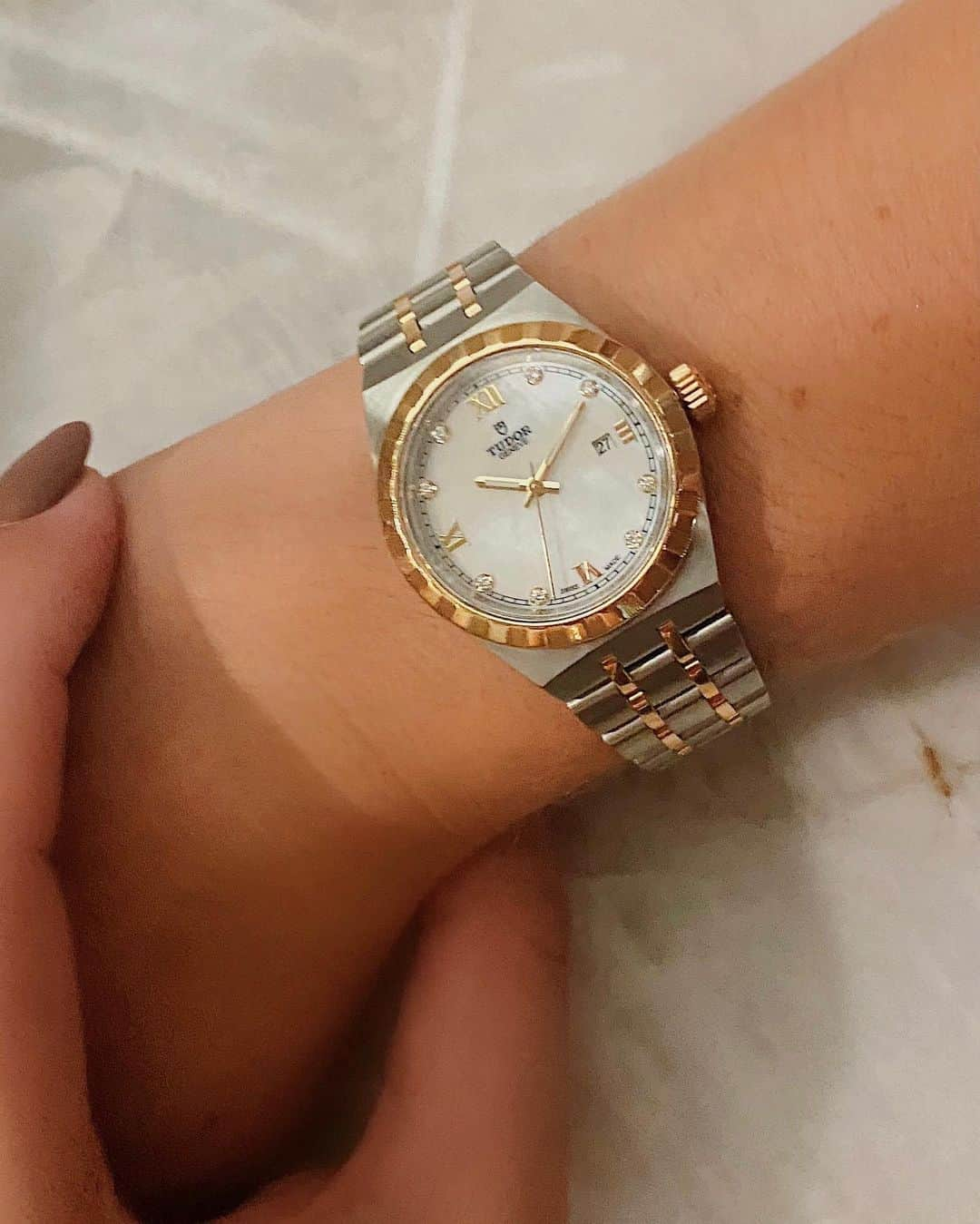 レディー・ガガさんのインスタグラム写真 - (レディー・ガガInstagram)「Feeling like a 👑 in my new #TudorRoyal watch! Thank you @tudorwatch 😘」9月26日 10時18分 - ladygaga