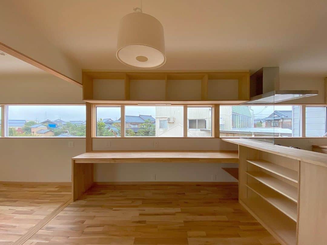 伊藤瑞貴建築設計事務所のインスタグラム：「越前市 M House  完了検査が終わり、竣工が見えてきました！  都合によりオープンハウスは出来ませんが、後日WEBにて公開したいと思います。  Mizuki ito Architects﻿ URL: http://miaaa.biz/﻿ ﻿ ーーーーーーーーーーーーーー﻿ @mizukiitooo﻿ ーーーーーーーーーーーーーー﻿  #福井県坂井市 #福井市 を中心に活動している #伊藤瑞貴建築設計事務所 です。 #住宅・ #クリニック ・ #オフィス 等、 #シンプルで #モダン で #サスティナブル ( #パッシブハウス )な #木造建築 を中心ご提案させて頂いております。 #建築家とつくる家づくり。﻿ ﻿ #セミオーダーデザイン #インテリア #建築家 #つながる家プロジェクト #ロングライフデザイン #スローライフ #緑のある暮らし #マイホーム #マイホーム計画 #福井県 #architects #architettura #architecture #green#architects #architecture #archilovers  #simple #simplelife #伊藤瑞貴建築設計事務所」