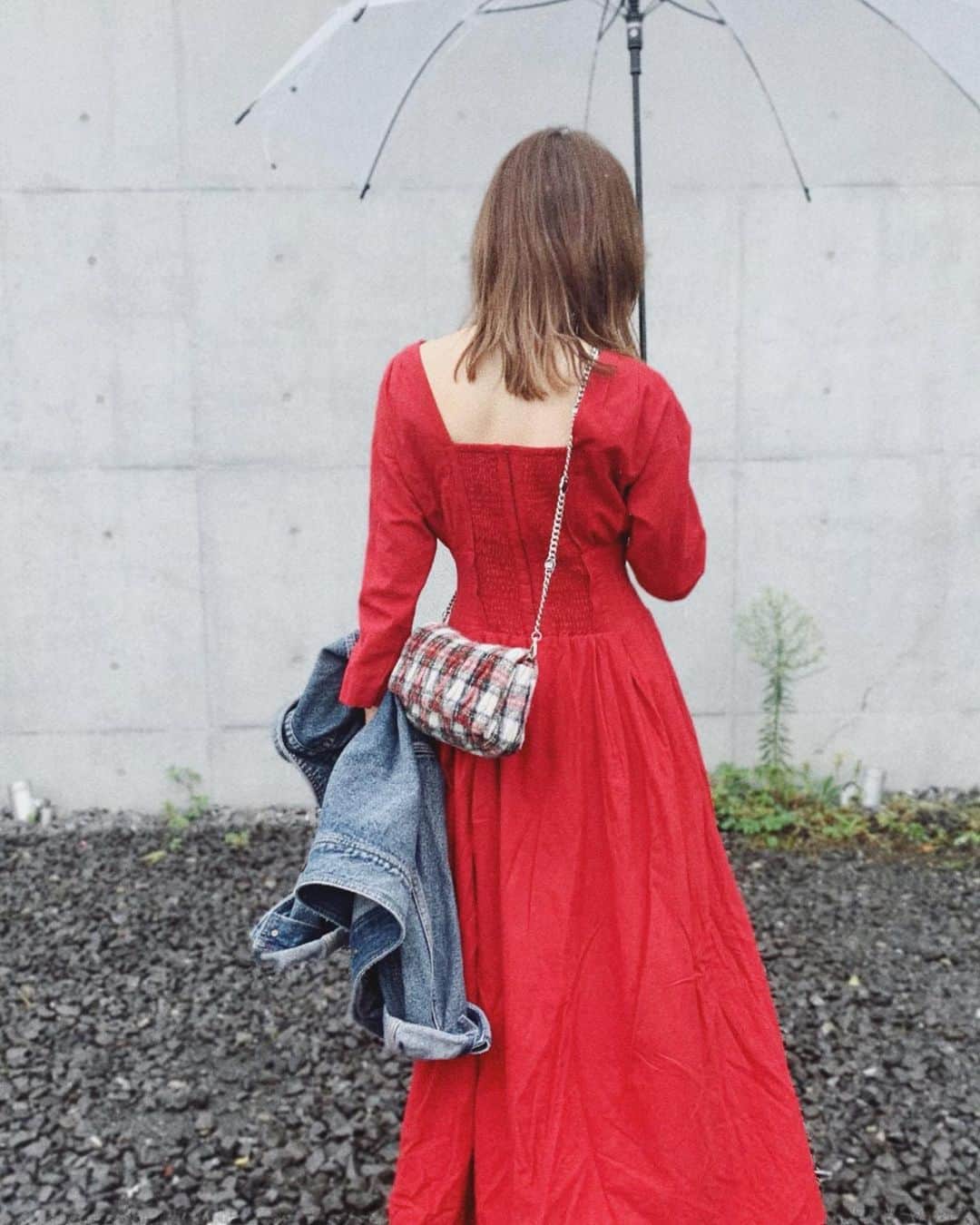 猪鼻ちひろのインスタグラム：「☔︎🐙🦑🦐🦞🦀☔︎ 雨の日に明るい色のお洋服で心も明るく✌︎ すっかり秋だねぇ。 みなさんあったかくして、手洗いうがいして 風邪など気をつけてね✊🏻 #ちひろのお洋服 #150cmコーデ #低身長コーデ」
