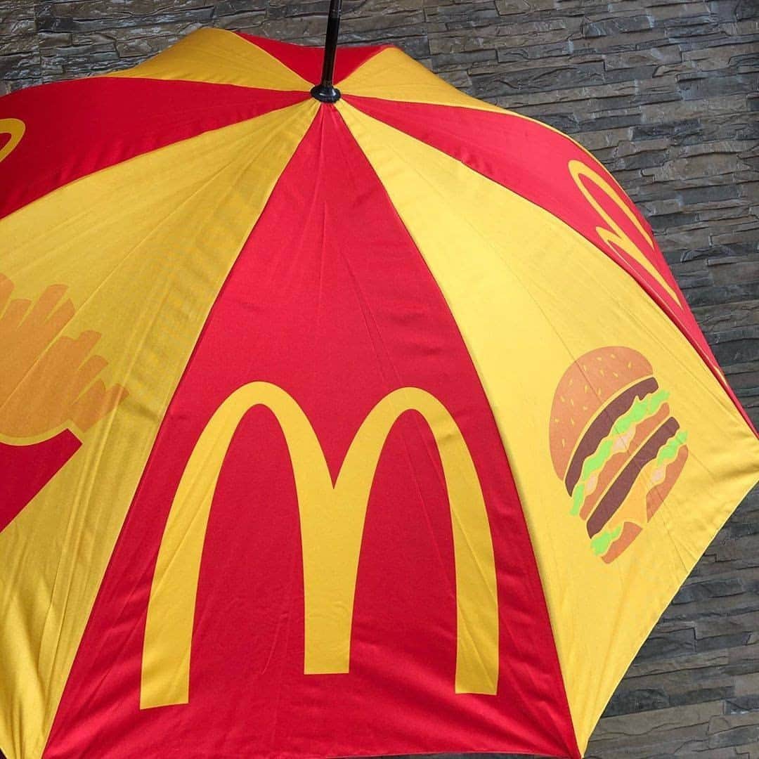 McDonald's Philippinesのインスタグラム：「Rainy days are here! Want this limited edition McDonald’s Umbrella just like @camira.shots.ph? ☂️ Get it for P250 with your 1-pc. Chicken McDo with Rice & Coke No Sugar!  Available via McDelivery, Dine-In, Take Out, and Drive-Thru! Get yours before September ends. 😉  Per DTI Fair Trade No. FTEB 104486, Series of 2020」