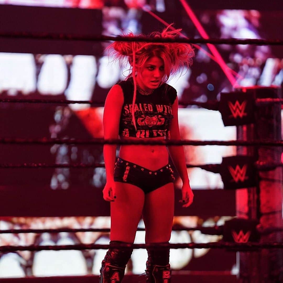 WWEさんのインスタグラム写真 - (WWEInstagram)「If looks could kill... @alexa_bliss_wwe_ #Smackdown」9月26日 10時53分 - wwe