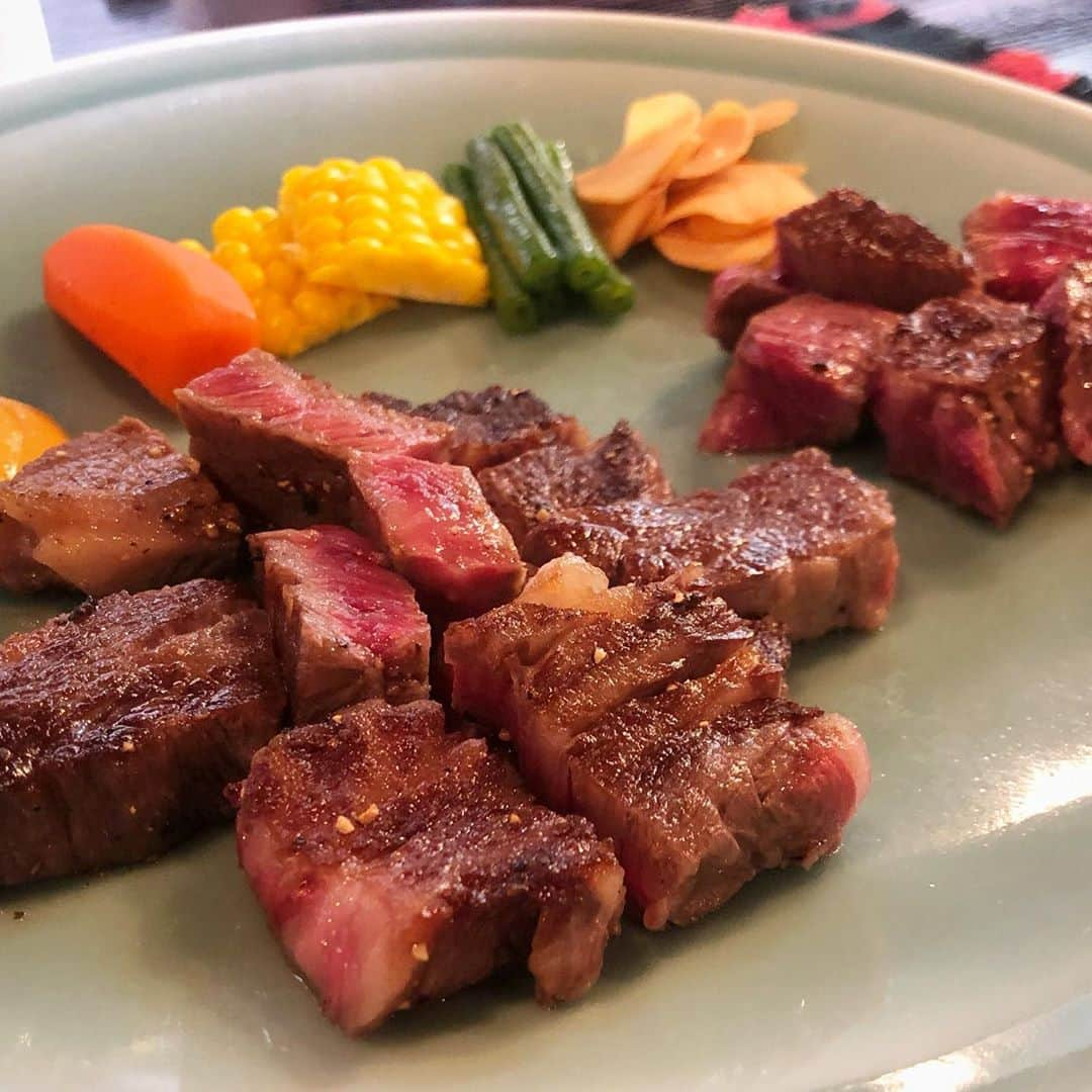 東京肉レポートさんのインスタグラム写真 - (東京肉レポートInstagram)「いつかの京都遠征！このステーキをベストと言わず何をそう言おうかという美味しさです！個人的にはヒレよりロースがオススメ！  価格帯： 15,000円〜20,000円 オススメメニュー：コンソメスープ、ハンバーグ、最上特選近江牛ロースステーキ  Three guys traveling to Kyoto for visiting only three favorite Wagyu restaurants ! The first restaurant : “Kuishinbo Yamanaka” !  #くいしんぼー山中 #京都桂 #京都グルメ #肉割烹 #焼肉 #ステーキ #ユッケ #すき焼き #肉 #和牛 #牛 #グルメ #東京肉レポート #肉レポ #kuishinboyamanaka #kyoto #hamburger #yakiniku #wagyu #beef #steak #instafood #food #foodie #barbecue #bbq #tokyo #tokyo_wagyu_report」9月26日 10時46分 - tokyo_wagyu_report