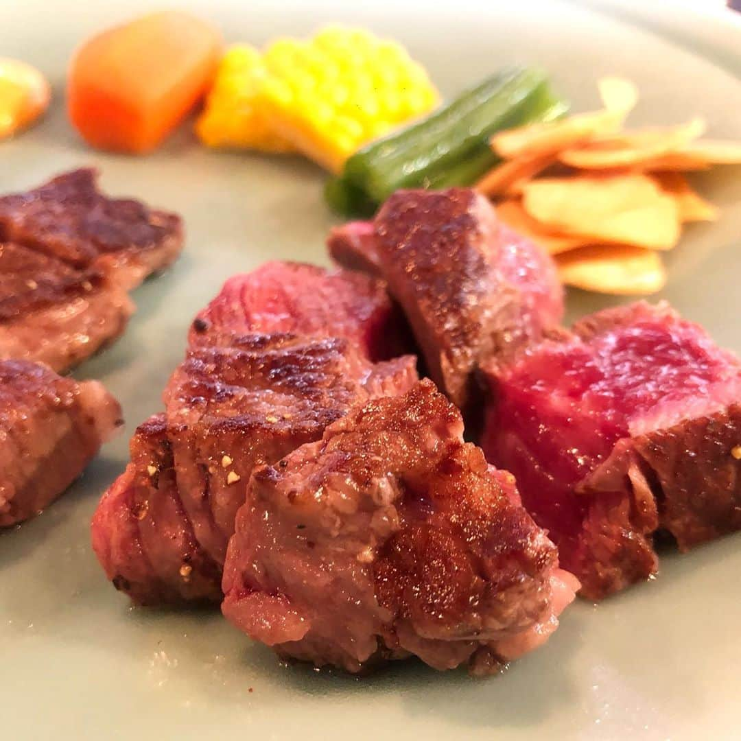 東京肉レポートさんのインスタグラム写真 - (東京肉レポートInstagram)「いつかの京都遠征！このステーキをベストと言わず何をそう言おうかという美味しさです！個人的にはヒレよりロースがオススメ！  価格帯： 15,000円〜20,000円 オススメメニュー：コンソメスープ、ハンバーグ、最上特選近江牛ロースステーキ  Three guys traveling to Kyoto for visiting only three favorite Wagyu restaurants ! The first restaurant : “Kuishinbo Yamanaka” !  #くいしんぼー山中 #京都桂 #京都グルメ #肉割烹 #焼肉 #ステーキ #ユッケ #すき焼き #肉 #和牛 #牛 #グルメ #東京肉レポート #肉レポ #kuishinboyamanaka #kyoto #hamburger #yakiniku #wagyu #beef #steak #instafood #food #foodie #barbecue #bbq #tokyo #tokyo_wagyu_report」9月26日 10時46分 - tokyo_wagyu_report