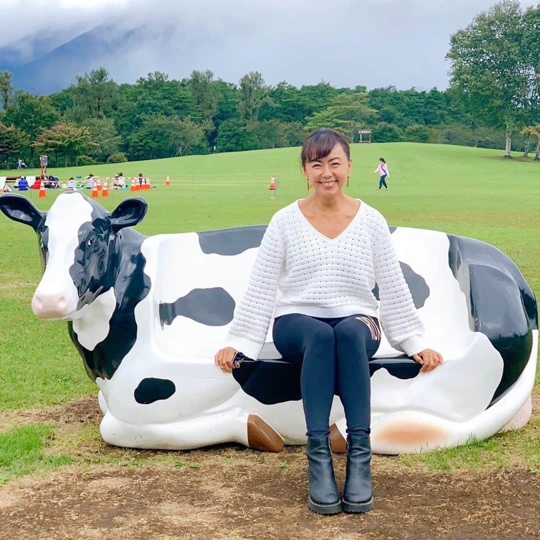 田中律子さんのインスタグラム写真 - (田中律子Instagram)「小岩井農場　@koiwaifarm_official  KOIWAI GREEN YOGA🧘‍♀️🐄  コロナでずっとイベントはオンラインだったけど、やっとみんなに会えるイベントです🙌  少しずつイベントも、ソーシャルディスタンス、除菌、しっかり対策して開催出来るようになって嬉しい🤩  #koiwaifarm  #greenyoga  #koiwaigreenyoga  #リツヨガ  #イベント  #少しずつ開催」9月26日 10時50分 - ri2kotanaka