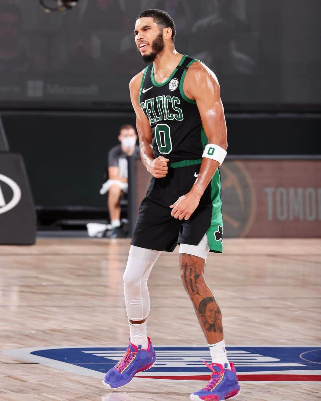 ボストン・セルティックスさんのインスタグラム写真 - (ボストン・セルティックスInstagram)「@jaytatum0 erupts for 17 points in the 3rd ☘️」9月26日 11時49分 - celtics