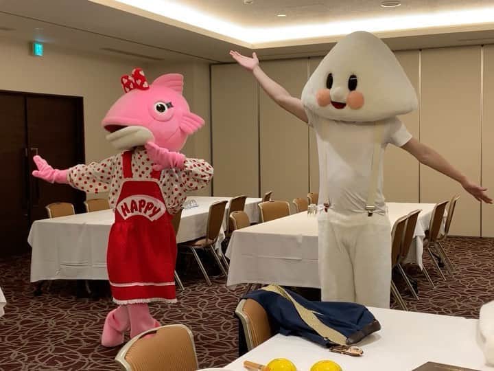 俺たちはあぶなくない（俺あぶ）ドラマ公式のインスタグラム：「‪2話のイカくんとめで鯛子の変身後も、すべて本人でお届けしてます🦑🎉‬笑 ということで、変身ポーズ練習中の2人をお送りします。〇〇ジャーの答えは、視聴者クイズで出題中⚠️‬  ‪↓見逃し配信はこちら‬ ‪https://tver.jp/corner/f0057940‬  ‪#ドラマ特区 #俺たちはあぶなくない‬ ‪#俺あぶ #鈴木伸之 #佐野勇斗‬」