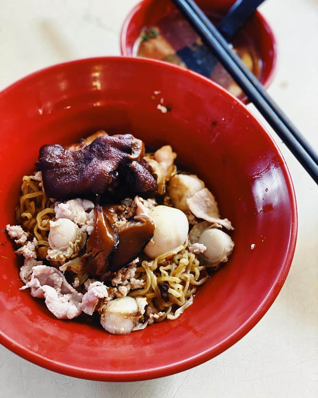 鄭碧瑩さんのインスタグラム写真 - (鄭碧瑩Instagram)「BCM meetup with @blueskiescottonclouds and @sekel_kitchen in my hood. Food is best with great company! . . . . #chinesefood #noodles #bakchormee #hawkerfood #sghawker #sghawkerfood #brunch #weekendbrunch #morningslikethese #vscofood #sgfood #sgfoodies #chinesenoodles #porknoodle #vsco #vscocam #vscogrid」9月26日 12時19分 - pickyin