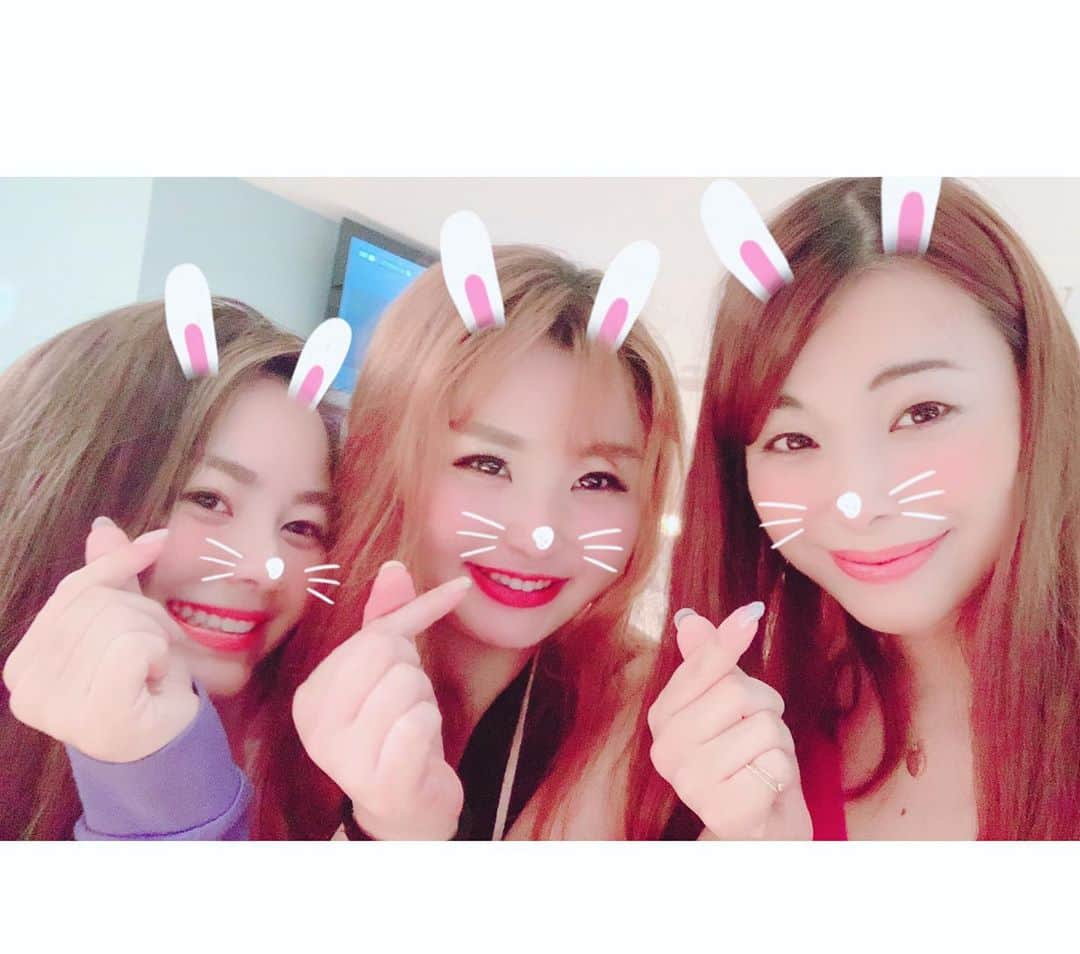 鈴木ゆまさんのインスタグラム写真 - (鈴木ゆまInstagram)「あの日から今日でちょうど術後10ヶ月！👏 ようやくSEX解禁て訳。 術後、順調すぎるって訳。 生活幸せになりすぎるって訳。 たまにずっと女の子だった気がしてならない訳。 初めての相手は誰だかワクワクする訳。 顔変わりすぎる訳。 太りやすくなる訳。 それも女らしいって、開き直る訳。 なりたい自分になるって素敵な訳。 感謝しかない訳。 世界ってこんな楽しいんだって気がついたって訳。 男の子が優しい訳。 自信がみなぎってる訳。 でもたまに、何にも変わってないって落ち込む訳。 それでも朝起きたら、サラダ食って、ヨガ行って、夜には男と遊んで朝帰りするって訳。 え、初めての相手は誰って、言ってなかった、て訳。 あそこが8ヶ月目くらいからさらに進化してきた訳。笑 自分化け物だってたまに思う訳。  とにかくこの10ヶ月、生きてきた29年間色々ありましたが、  いま最高に幸せって訳。  #  ハッシュタグは何もない。 だって、 誰にも、 知られなくても、 私は私、 で、 幸せだから。  次はあなたの番だよ！」9月26日 17時52分 - yumayuma728