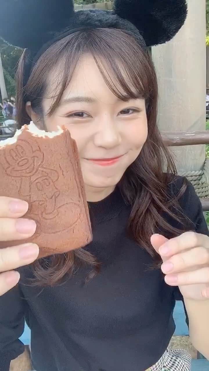 杉浦みずきのインスタグラム：「何歳になってもディズニー来たらはしゃぐよ✌️ #ディズニー #ディズニーシー #disney #disneysea #ミッキー #アリエル  #関西女子3人組 #喋りが止まらない #filmedbyひなちゅん #杉浦みずき」