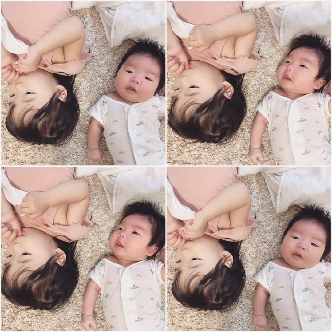さっぴちゃんさんのインスタグラム写真 - (さっぴちゃんInstagram)「... . 袖にボリュームのあるお洋服が最近好きで パフスリーブのニットを探して夜更かししては 結局違う物を買ってしまう...(☉౪ ⊙)(笑) . 最近のあかりとがっくん👧🏼👶🏼⁎ . 2人の写真、もっと沢山撮りたいのにだいたい どっちかが事故ってる写真になってしまう😂𓂂 . なかなか難しい( •̀_•́)” . ソファーベッドに寝てるがっくんの ぽつんと感が可愛くて連写📷” . ちなみにあかりがお茶やら色んなものを ひっくり返してシミが凄いんですけど、 綺麗に落ちる方法ってないのかな🥺𓂂𓂂 . 最近はお家の中の色んな所に落書きしたり あちらこちらにアートが施されております🖋 . 気付かないうちに書いてるから いつ書いたのこれ🤣！？って毎回びっくり🤗 . . ………………………………(♡)……………………………… .」9月26日 12時25分 - sappi_a2669