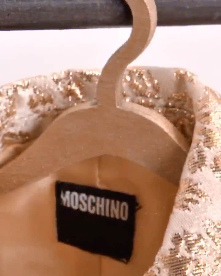 ジェレミー・スコットのインスタグラム：「THE MOSCHINO SS 21 SHOW GOES LIVE SATURDAY THE 26 TH AT 330 PM CET ON MOSCHINO.COM !」