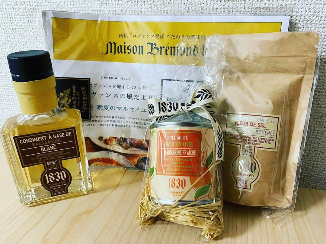 溝渕雄志さんのインスタグラム写真 - (溝渕雄志Instagram)「. 「Maison Brémond 1830」 めちゃくちゃおすすめです😊 #ホワイトバルサミコ #オリーブオイル #マンダリン #ソルト #ハーブ #プロヴァンス #maisonbremond1830」9月26日 12時39分 - yushi_mizobuchi