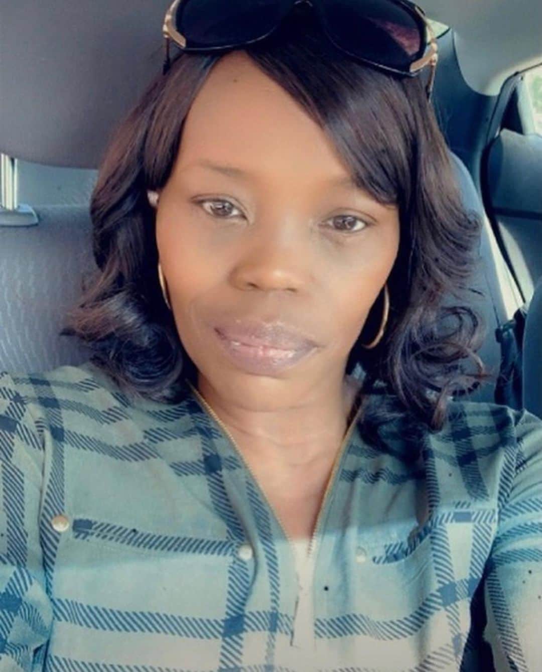 Lil Buckのインスタグラム：「Everyone wish my MOM @buckmama1 A HAPPY BIRTHDAY‼️ There would be no Lil Buck if it weren’t for this woman here. I LOVE YOU MA, thank you for being my inspiration 🙏🏾🙏🏾❤️❤️‼️‼️」
