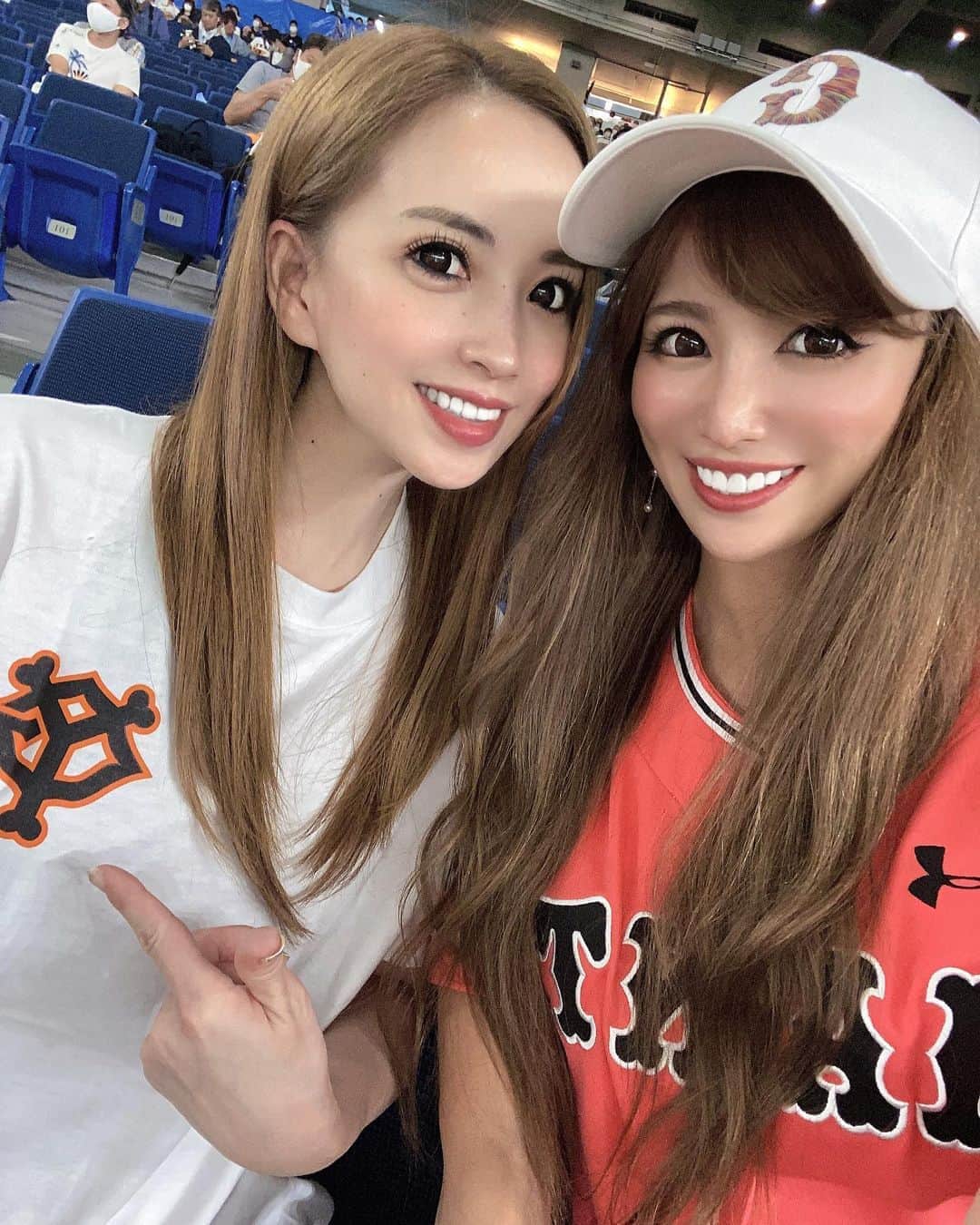 のインスタグラム：「⚾️💗 ＊ ＊ 今シーズン2回目の野球観戦⚾️ ・ 今年はコロナの影響でなかなか観に行けないから、試合前からテンション上がってた😆笑 ・ 前から可愛いと思ってたピンクユニフォームもゲットしてご機嫌さん🥰 ・ ・ 今年は巨人が優勝するとしてー笑笑 後2回は観に行きたいな🙏✨ ・ ・ ・ #野球 #野球観戦 #野球女子 #野球部マネージャー #野球好きな人と繋がりたい #野球女子と繋がりたい #プロ野球　#npb #東京ドーム #巨人 #原巨人 #巨人ファン #巨人愛 #ジャイアンツ #読売ジャイアンツ #baseball #ピンクユニフォーム  #ジャビット #おじいちゃんジャビット #闘魂こめて #ビーナスガールズ #g党 #g党女子」