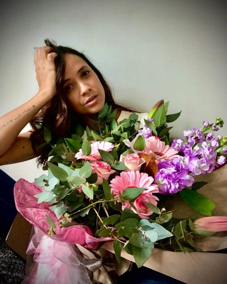 ダニア・ラミレスさんのインスタグラム写真 - (ダニア・ラミレスInstagram)「Love you for life!!! #datenight with my Amado mio @bevland22  #surprisebouquet #youresokool @aucklandflowers #bestever」9月26日 13時09分 - daniajramirez