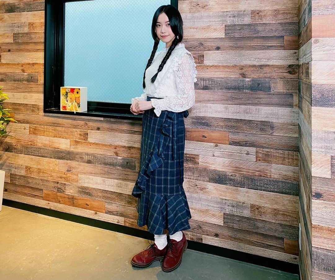 齋藤明里のインスタグラム：「. 『王様のブランチ』 BOOKコーナー衣装📚 . #王様のブランチ  #wildlily」
