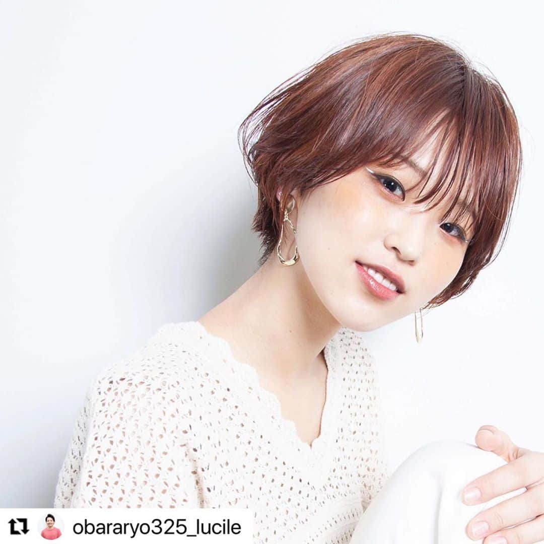 THROW 【スロウ】さんのインスタグラム写真 - (THROW 【スロウ】Instagram)「#Repost @obararyo325_lucile with @make_repost ・・・ 丸みやくびれを作り、それぞれの骨格に応じたベースカットと似合わせをご提供致します✂︎   ショートスタイルはぜひお任せ下さい！  #福島市#福島県#福島市美容室#福島市美容室Lucile#福島市ルシル#福島市美容師#福島市ボブ#撮影#福島市カット#スロウカラー#throwcolor #外ハネ#throwカラー#hair #japan#ヘアスタイル#Fukushima#モデル#髪型変えたい#ヘアスタイルチェンジ#伸ばしかけ　 #ハンサムショート#ミニマムショート#ショートウルフ」9月26日 13時25分 - throwcolor