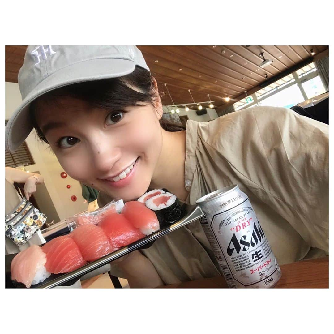 去来川奈央さんのインスタグラム写真 - (去来川奈央Instagram)「. キモイリ生放送おわりました♪ 今週も良い週末を！🤚🏻 . #まぐろ #トロ #鉄火巻き #大阪食べ歩き #大阪グルメ #寿司ランチ #blunch #大阪寿司ランチ #休日コーデ #タイガースキャップ #阪神キャップ #グレーカラーで気に入った #フリーアナウンサー #アナウンサー #去来川奈央 #松竹芸能 #よい週末を」9月26日 13時27分 - nao.isagawa