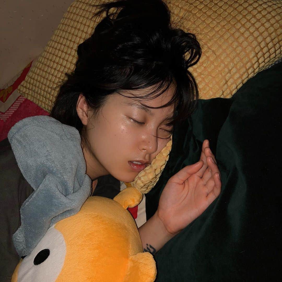 岡奈なな子（おかなちゃん）のインスタグラム：「いっぱい食べていっぱい寝る」
