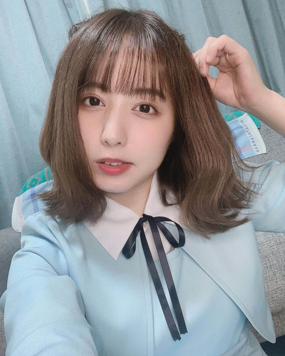 前田美里のインスタグラム：「本日の推しごと。 . #日向坂46 オンラインミート&グリート会 1部＆2部 #渡邉美穂 ちゃん  2部 #齊藤京子 ちゃん  推しと久々に会えて嬉しかった😭✨✨そしてキュンぶりの握手だったのに久々って言われたて震えた、、、(チョロいオタク)  最近落ち込むことも多かったけど、推しと少しでもトーク出来て元気でました。私も頑張ろう！💪🏻 . . #土曜日 #オンライントーク #おひさま #ミーグリ #おうち時間 #stayhome #ノスタルジック #女子力 #自撮り #photo  #selfie #ファインダー越しの私の世界 #写真好きな人と繋がりたい #ヲタク #日向坂46 #日向坂46好きな人と繋がりたい #キュン #コスプレ #衣装 #フォロワー募集中 #costume #japanesegirl #follow #followme #좋아요 #팔로우미 #팔로미 #오오티디」