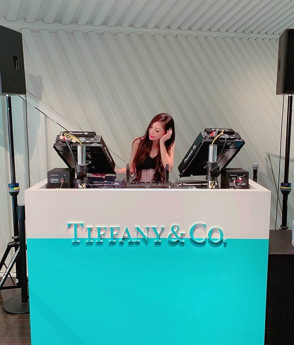 のインスタグラム：「I'm no music, no life type ww💋🎶✨  #tiffany  #tiffanyandco  #tiffanycafe  #nomusicnolife  #djlife  #djstyle  #djbooth  #dj」