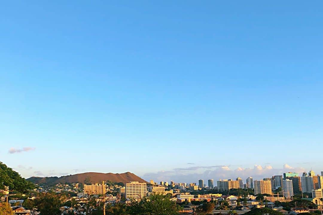 Honolulu Myohoji Missionさんのインスタグラム写真 - (Honolulu Myohoji MissionInstagram)「🗻 Happy aloha Friday everyone!  Honolulu Myohoji used to a meditation class on every Fridays, but we are currently looking for the chance to resume our classes.  Probably do a Facebook live?  Would Instagram live be a better option? We are trying to gather some ideas 💡   Our meditation class uses a mantra “Namu Myo Hou Renge Kyo”, which means “We devote to the great life power of universe”.  Let’s chant together at Honolulu Myohoji 🤗  Enjoy your evening! * * * * #ハワイ #ハワイ好きな人と繋がりたい  #ハワイだいすき #ハワイ好き #ハワイに恋して #ハワイ大好き #ハワイ生活 #ハワイ行きたい #ハワイ暮らし #オアフ島 #ホノルル妙法寺 #HawaiianAirlines #ハワイアン航空 #思い出　#honolulumyohoji #honolulumyohojimission #御朱印女子 #開運 #穴場 #パワースポット #hawaii #hawaiilife #hawaiian #luckywelivehawaii #hawaiiliving #hawaiistyle #hawaiivacation」9月26日 13時59分 - honolulumyohoji