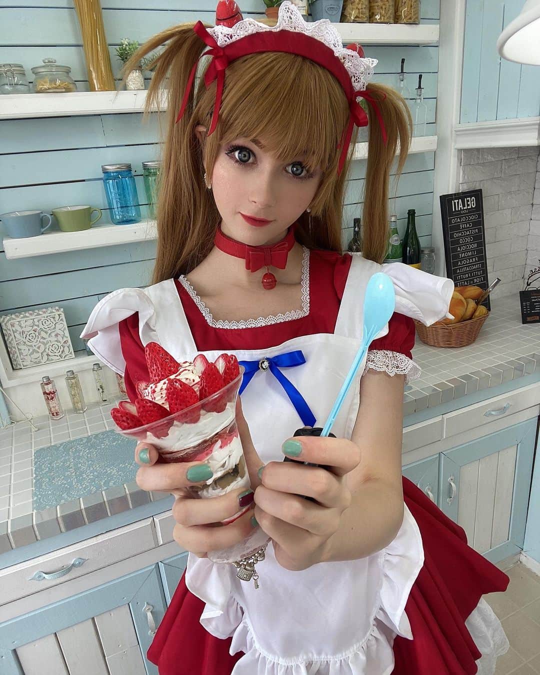 Hirari Ann（ヒラリー アン）さんのインスタグラム写真 - (Hirari Ann（ヒラリー アン）Instagram)「This is for you! Do you like strawberries? 🍓❤️ new asuka photoset up tomorrow! ☺️💕」9月26日 13時59分 - hirariann