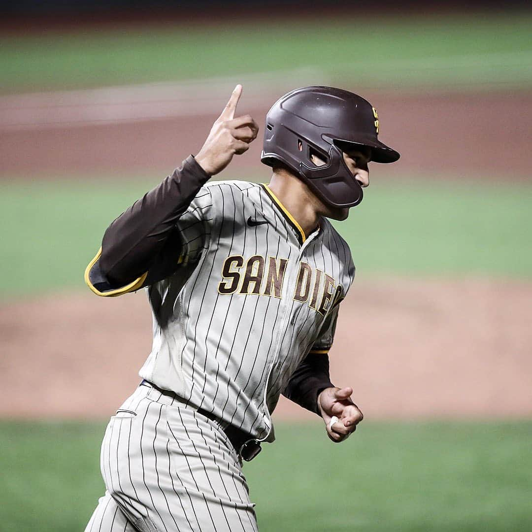 MLBさんのインスタグラム写真 - (MLBInstagram)「“It’s a walk-off win for the @padres, in San Francisco!”」9月26日 14時03分 - mlb