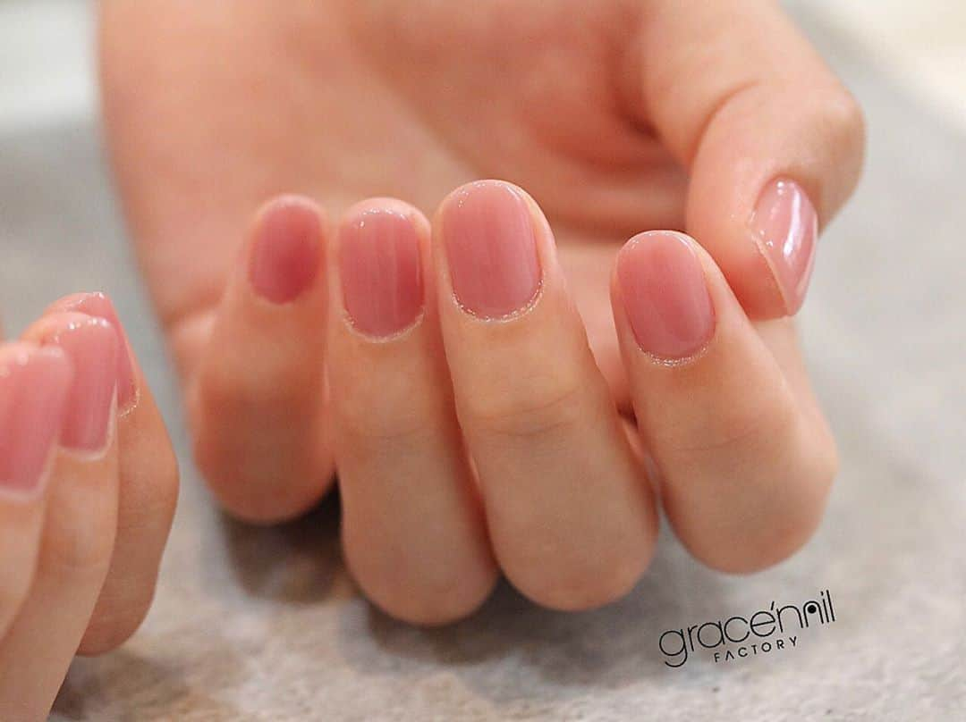 gracenailfactoryさんのインスタグラム写真 - (gracenailfactoryInstagram)「/// ちゅるんpink  .  ◗フットジェルオフキャンペーン 9/15-10/31まで オフ＋足裏角質ケア＋マニキュア 5500円（税込）  ◗はじめてのお客様へ TOPページURLに クーポンがございます  Instagram DMでも ご予約お問い合わせ可能です◎  ‭05013623175‬  定休日/月・木  #グレースネイルファクトリー #大阪堀江 #堀江ネイル #ショートネイル #カジュアルネイル #ファッジネイル #ニュアンスネイル #ちゅるんネイル #個性派ネイル #フィルイン #ウォーターケア付き #フットネイル　 #秋ネイル2020 #ミラーネイル #シェルネイル #大人カジュアルネイル #堀江ネイル #マグネットネイル #クリアネイルアート #マットネイル #フットネイル #大人カジュアル」9月26日 14時14分 - gracenailfactory