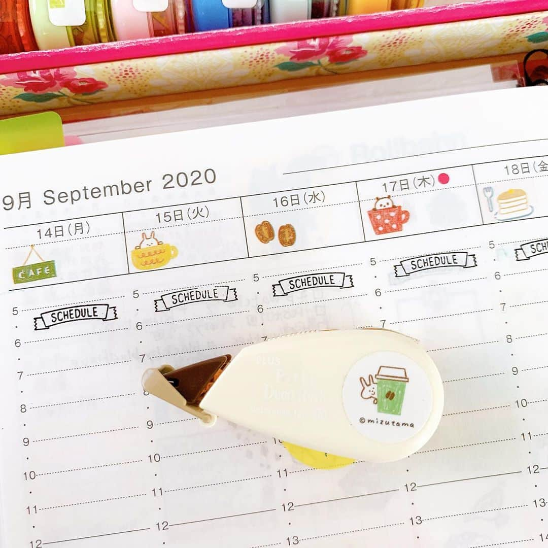 ＊kumi＊さんのインスタグラム写真 - (＊kumi＊Instagram)「2020.09.26.土  ほぼ日weeksとCITTA手帳。 週の始まりにまず日付シートやプチデコラッシュ、スタンプでちょこっと飾りつけ。  クマちゃんのToDoデコラッシュは何度もリピして買ってるお気に入りです😊  フォークとスプーン(時々ナイフ)柄もクマさん柄も、同じ柄のようでいてちょっとずつ違うのがまた可愛い💕  @plusplus.shop   #プチデコラッシュ #デコラッシュ #デコラッシュアンバサダー #citta手帳  #ほぼ日#ほぼ日手帳#ほぼ日weeks#ほぼ日手帳weeks#ほぼ日オリジナル#hobonichi #手帳#スケジュール帳#手帳タイム#ノート#マステ#文房具#文具#文具好き#シール#筆記具#スタンプ#ハンコ#文具のミドリ」9月26日 14時11分 - kumitea6002