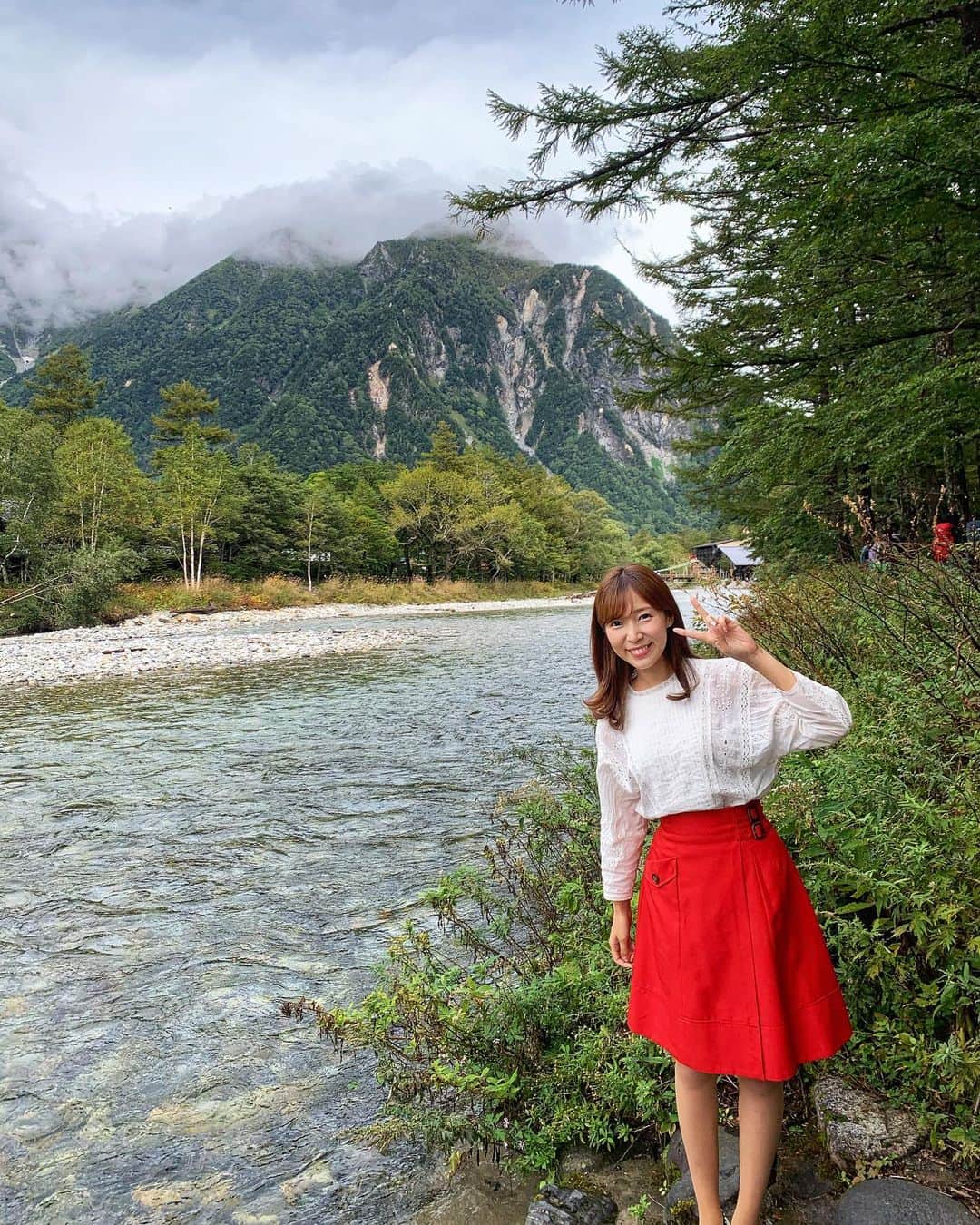 小野澤玲奈のインスタグラム：「ハイキングにきました🏔🚶🏻‍♀️  #上高地 #長野  #🚶🏻‍♀️ #ハイキング  #ウォーキング  #ハイキングウォーキング」