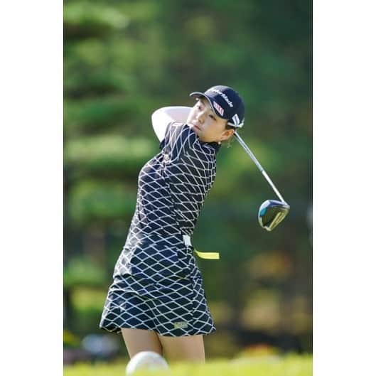山内日菜子のインスタグラム：「． まだショットが未完成や〜 バーディーは取れてるから、前向きに✨ 試合が続くから嬉しいです。 次は岡山です！がんばります！ #左素振り🏌🏻‍♀️ ．  #ライク株式会社 #panasonic  #コアグループ #シーボン化粧品 #大東建託未来アスリートプロジェクト #teamdaito #チーム大東 #TaylorMade #TaylorMadeGolf #newbalance  #newbalancegolf」