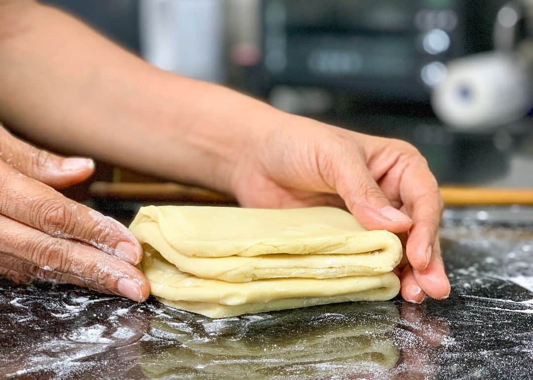 Archana's Kitchenさんのインスタグラム写真 - (Archana's KitchenInstagram)「Have you ever tried making your own puff at home with homemade puff pastry? Here is a quick and simple recipe of how you can make a homemade puff pastry and create delicious dishes of it. Get the recipe from the smart.bio link in my profile @archanaskitchen」9月26日 14時30分 - archanaskitchen