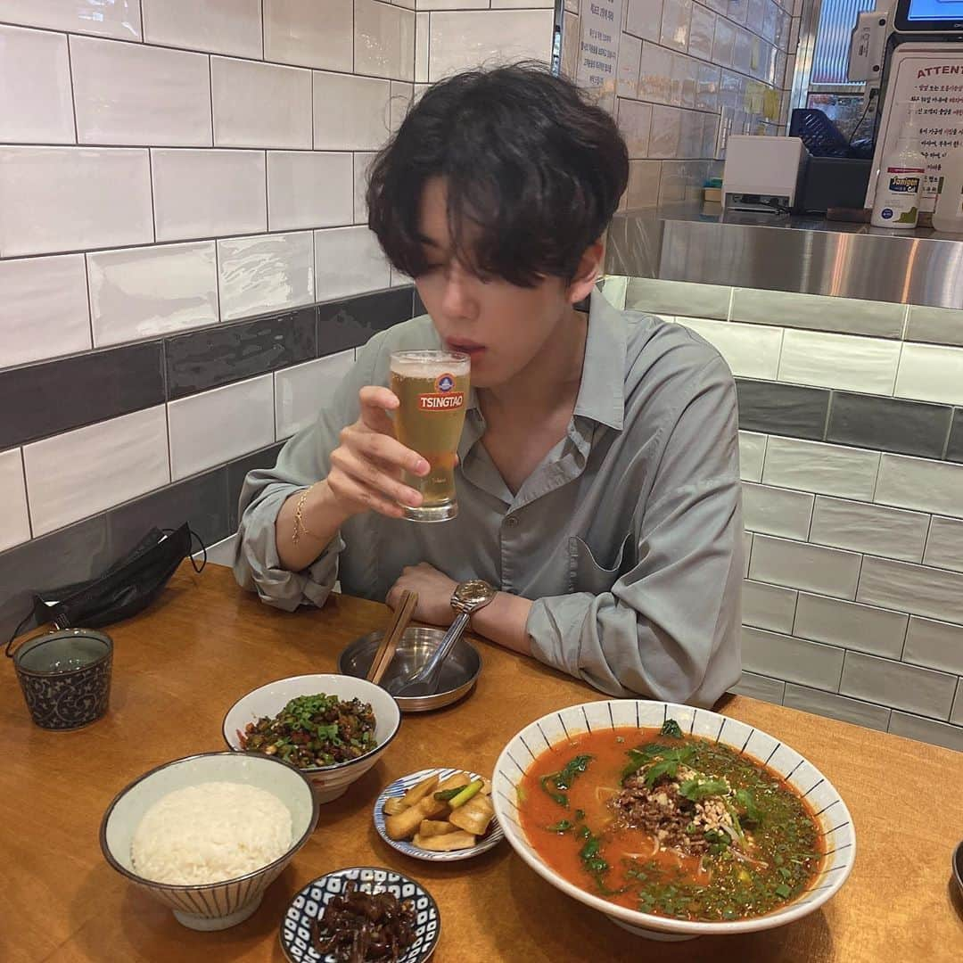 ヨンジェさんのインスタグラム写真 - (ヨンジェInstagram)「역시 술은 낮술🍺」9月26日 14時53分 - yjaybaby