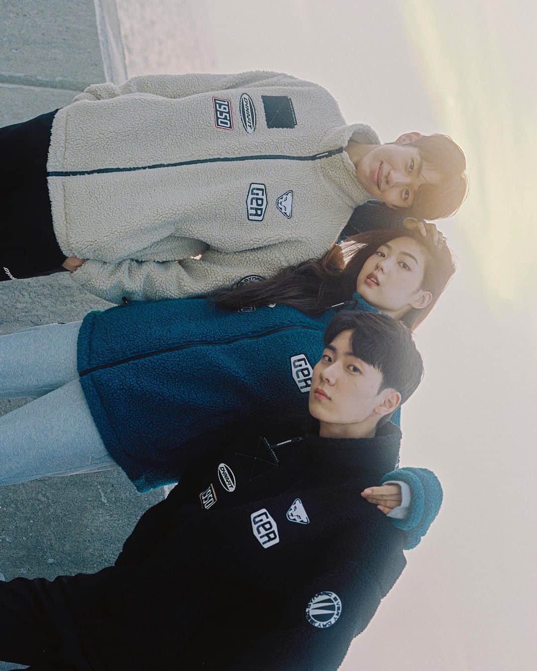 가로수길 , Seoulのインスタグラム：「Shoot for @dynafit_kr 📸 후리스 너무 이뻐서 나도 캠핑 갈때 입고 싶자나😆 @yg_kplus 모델 친구들과 영종도에서」