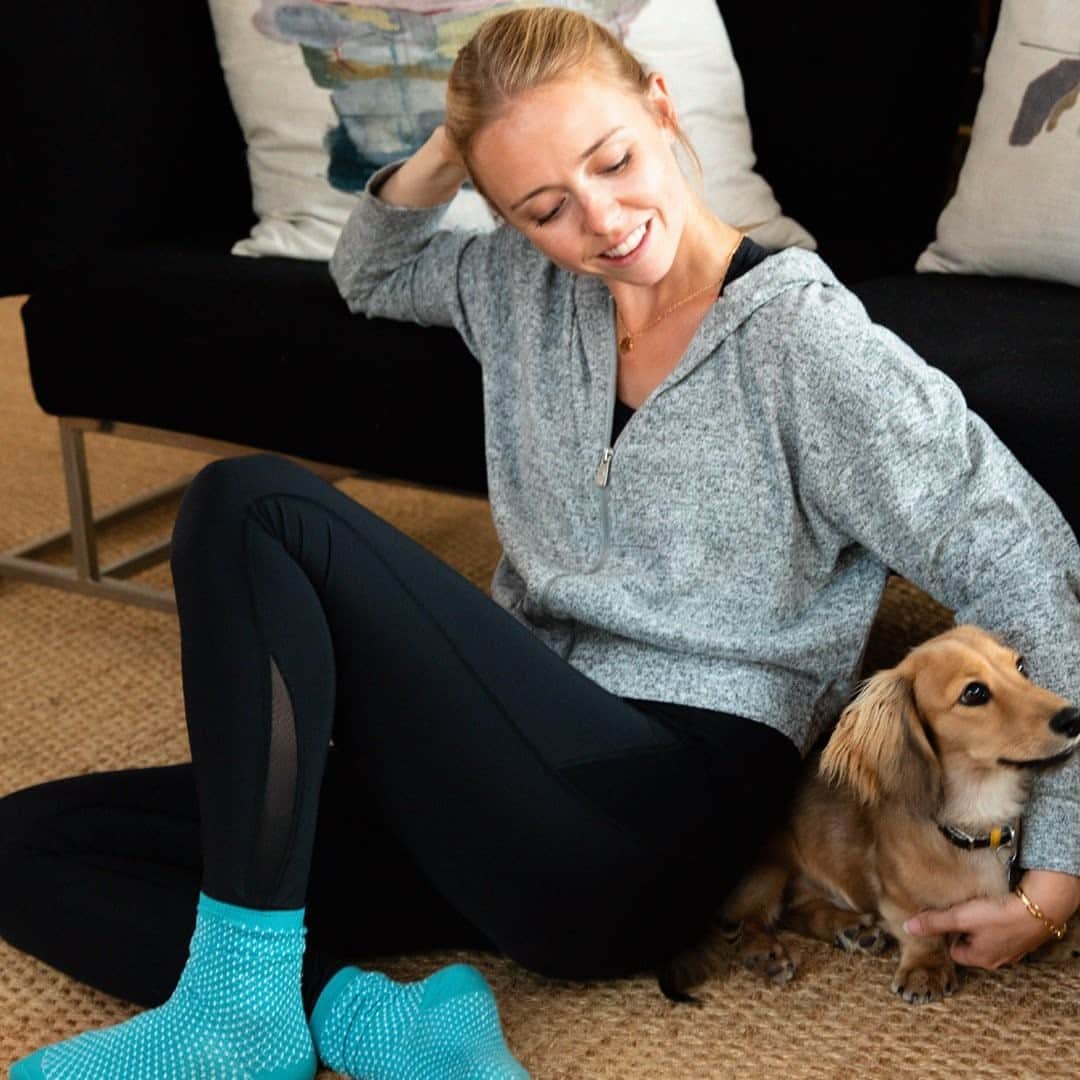 アクセサライズのインスタグラム：「We think this is the paw-fect Saturday...Cosied up in our leggings that are made to be lived in.   Tap the link in the bio to shop #Accessorize #ActivebyAccessorize」