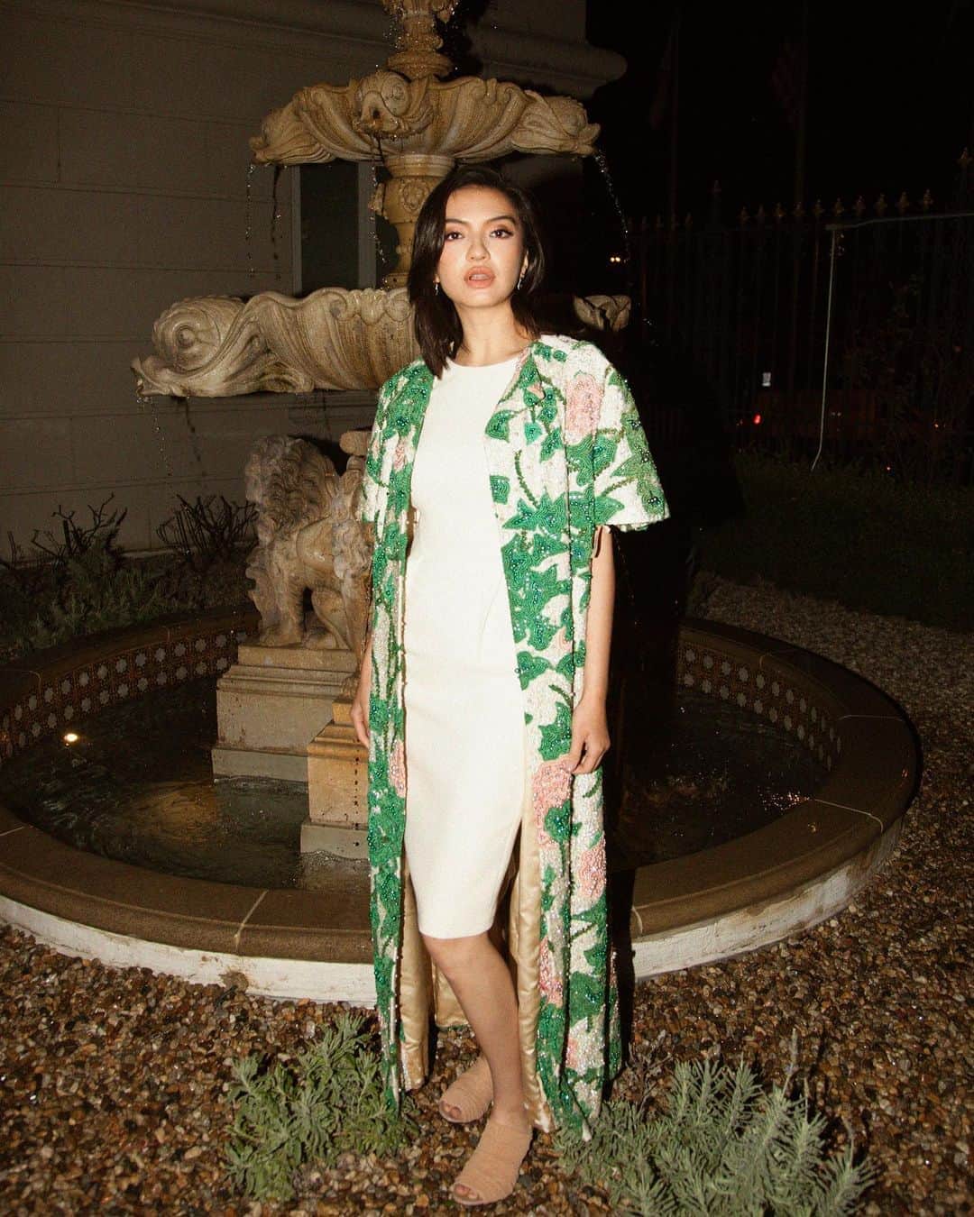 ラライン・シャーのインスタグラム：「Is the love growing or going? 🏡 #2020」