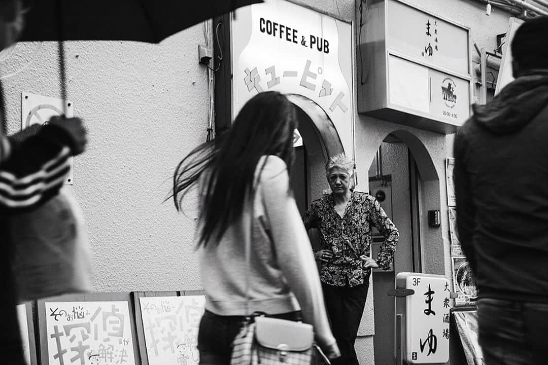 イマイアキノブのインスタグラム：「ᤎ 新宿区百人町  写真 ユキモトマサシ  #masashiyukimoto  #imaiakinobu  #イマイアキノブ」