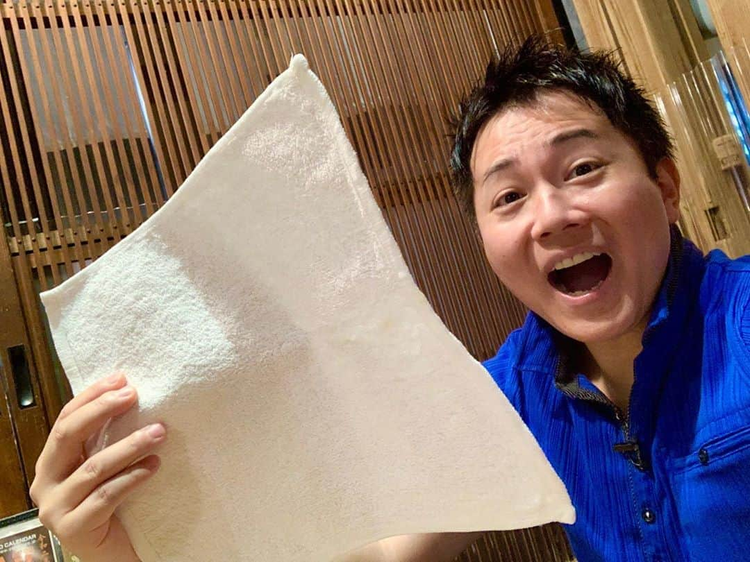 わっきーさんのインスタグラム写真 - (わっきーInstagram)「山本家の和牛すじ土手煮込みが絶品だった。 徳島/阿波鶏のかしわ天は、自家製タルタルソースとの相性バッチリだったな。 徳島食材を活かした、天ぷら串が看板の人気店に是非。  おしぼり、凍ってました笑 (夏のみ)  #天ぷら #天麩羅 #天ぷら串  #天ぷら串山本家  #徳島  #徳島グルメ  #徳島食材  #和牛 #土手煮込み  #煮込み  #かしわ天  #だし巻き卵  #ビール #生ビール #赤星ビール  #新宿御苑  #新宿御苑前  #新宿御苑前グルメ  #youtube #youtuber #ユーチューブ #わっきーtv #わっきー #食レポ #飯テロ #飯テロ動画」9月26日 15時42分 - makoto_ishiwaki