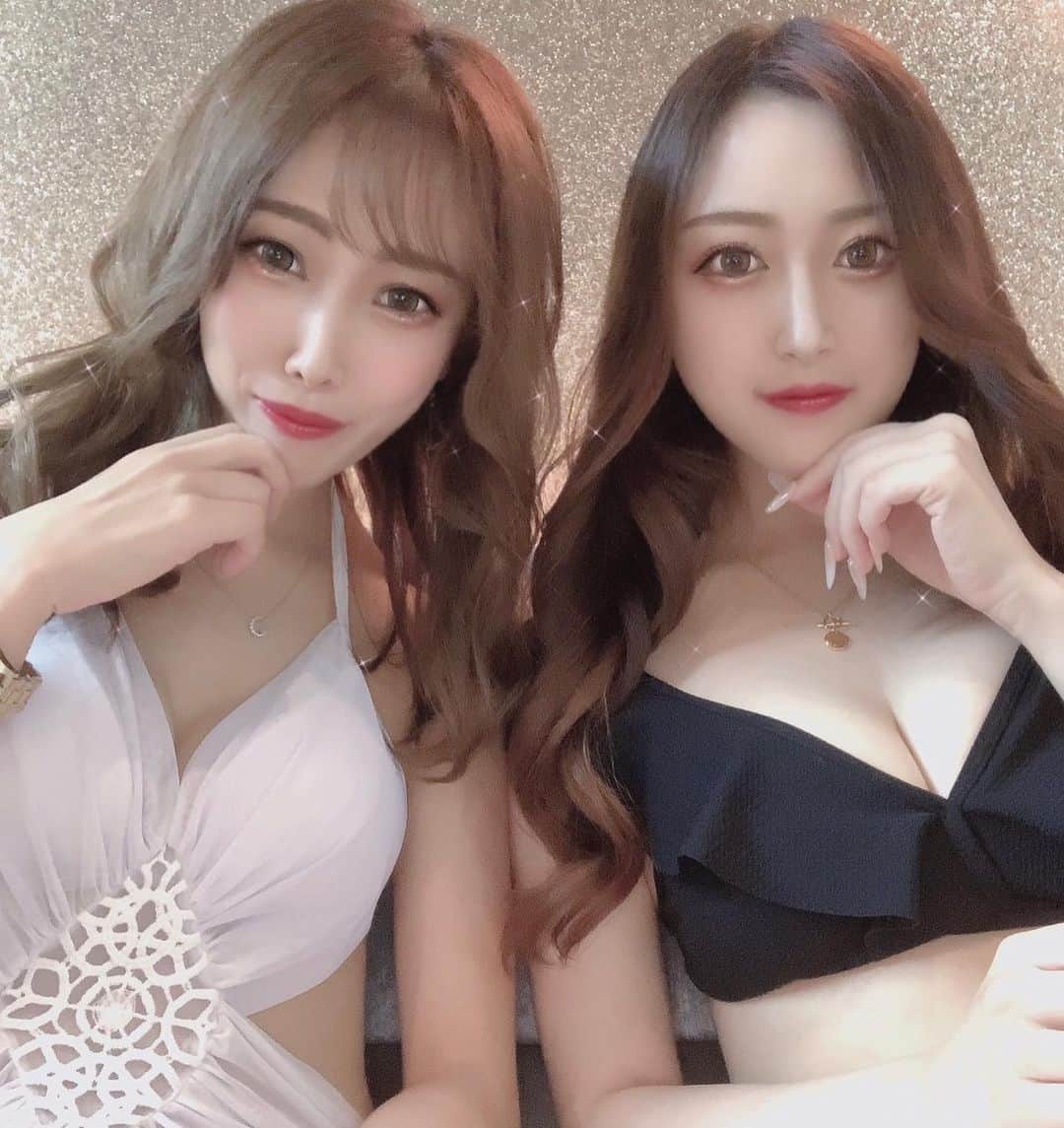 のインスタグラム：「・ 水着イベント最終日です✨💗 はなちゃんと(´O｀) ・  #錦#錦3#錦3丁目 #キャバクラ#キャバ嬢#名古屋#栄#女子大#ホスト#歌舞伎町#新宿#ミナミ#北新地#祇園#中洲#すすきの#夜職#ナイツネット#サロンドゴールド#おうち時間#followｍe #follow #f4f#followforfollowback #いいね返しは絶対 #いいねした人で気になった人フォロー #いいね返し #ビキニ #ビキニ女子 #水着」