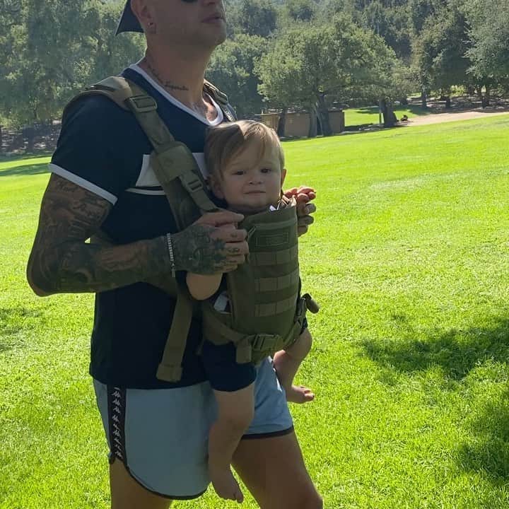 カミーユ・グアティのインスタグラム：「Scouting a park for Morrison’s first social distance birthday party! Can’t believe he’s almost one!!! Where has the year gone!  But also how cool is this daddy carrier! @missioncriticalgear we love you!! So does Morrison. 😊  #daddytime #babycarrier #de #donorcinception #donoregg #ivfjourney #ivfsuccess」