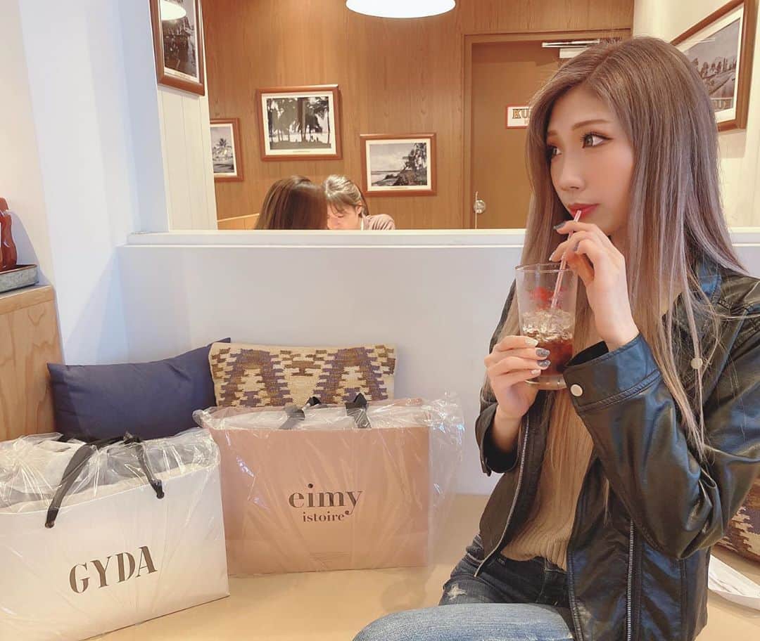 𝐊𝐀𝐄さんのインスタグラム写真 - (𝐊𝐀𝐄Instagram)「雨で髪の毛暴れてます🥱 #gyda #エイミーイストワール #eimyistoire #エクステ」9月26日 15時46分 - skm__0018