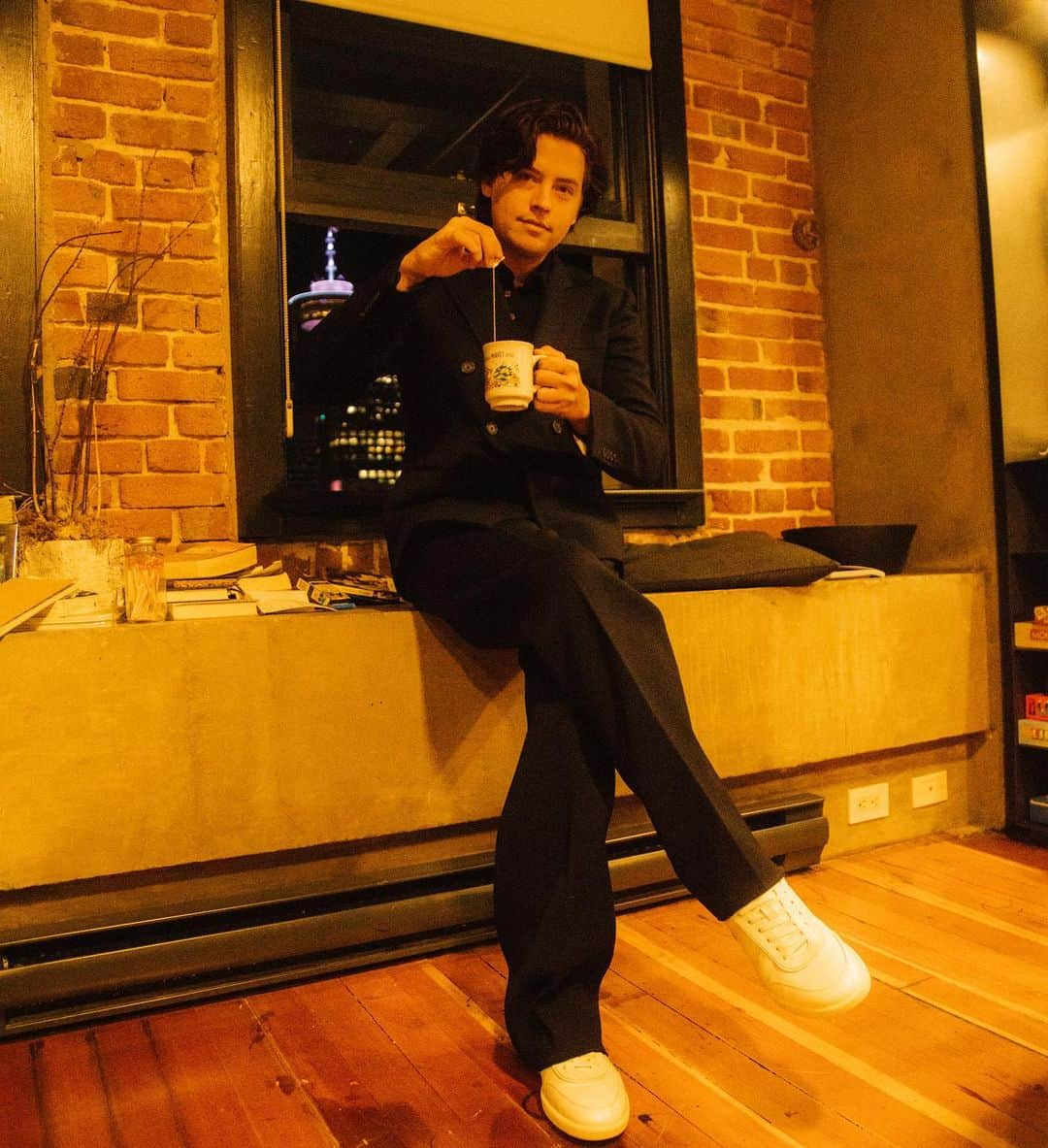 コール・スプラウスのインスタグラム：「Hi I’m Tod, here tod-ay sipping a hot toddy to tell you todo your best out there. #todsSS21 wants you to check out #tods @tods . #sponsored by tod, brought to you by tod」