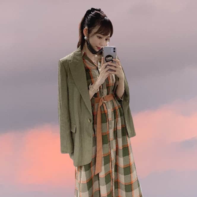 野島樺乃のインスタグラム：「この間の私服🍁 . . #私服 #ファッション #私服コーデ #秋服 #秋コーデ #秋カラー #深緑 #ワンピース #ジャケットコーデ #アウター #redyazel #zaraコーデ #fashion #名古屋 #栄 #ヘアアレンジ #follow #like #instafashion #오오티디」