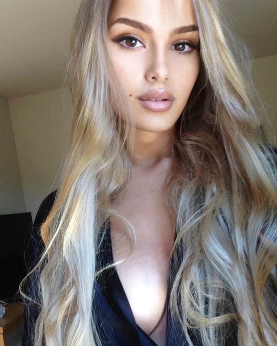 イネス・ヘレンのインスタグラム：「going blonde, thoughts?」